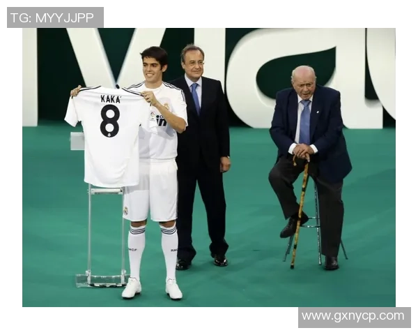 足球巨星风采：以绘画展现传奇球员的艺术魅力与运动精神